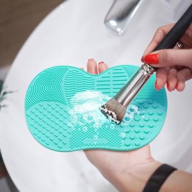 Imagem de Tapete de limpeza de pincéis de maquiagem, tapete de limpeza de escova de maquiagem de silicone com ventosas para limpeza de pincéis de maquiagem, design compacto para qualquer kit de maquiagem de