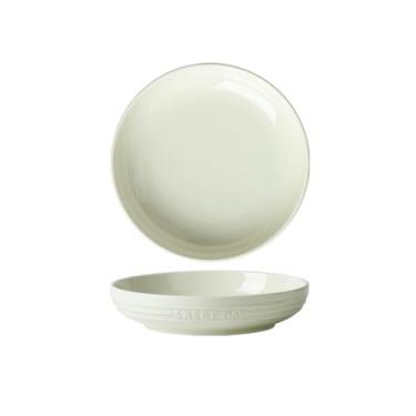 Imagem de Pratos e pratos de cerâmica em relevo branco de trufa, pratos de vegetais simples com utensílios domésticos coloridos sob o esmalte - prato de 20 cm de profundidade