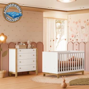 Imagem de Quarto de Bebê com Berço 4315 Slim e Cômoda 5135 Flora Branco Acetinado Qmovi + Colchão Ortobom