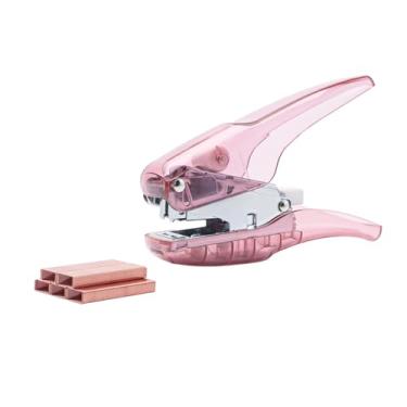 Imagem de NatSumeBasics Alicate grampeador sem esforço e 1000 grampos de ouro rosa, grampeador portátil rosa transparente, capacidade de 25 folhas, grampeadores manuais resistentes para acessórios de escritório