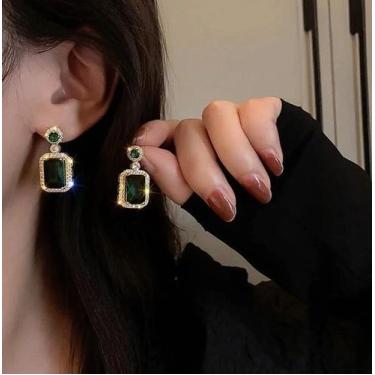 Imagem de Par de brincos pedras verdes feminino - banhado a ouro - ToJoia18k