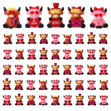 Imagem de GGSTDDUP 50 peças mini resina vaca highland dia dos namorados mini vacas highland lindas pequenas estatuetas de resina ornamentos de escultura para mesa musgo paisagem vaso decoração bolo