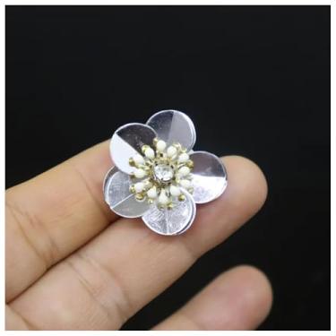 Imagem de Remendos de flores de lantejoulas prateadas 20 peças de apliques de flores com contas de strass adesivos de broche para bolsa de roupas, sapatos, acessórios de costura costurados M43F186 (5# 2,5 cm