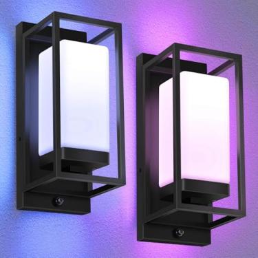 Imagem de SHIMR Pacote com 2 luzes inteligentes de parede externas, arandela WiFi RGB que muda de cor 2700K–6500K branca ajustável, luminária externa do crepúsculo ao amanhecer com base E26 para garagem de