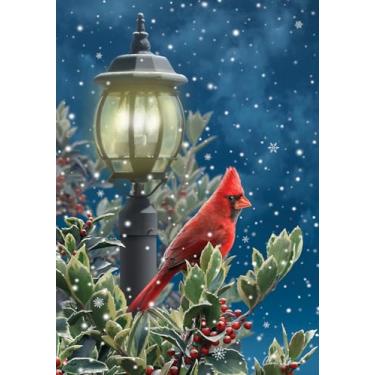 Imagem de Briarwood Lane Lâmpada de Bandeira Cardinal Solitude de Inverno com 71,12 cm x 101,6 cm