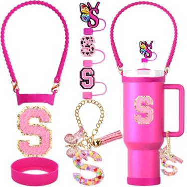 Imagem de ZYBIDEAL Conjunto de acessórios para Stanley Cup, capa de canudo com letra de 0,4 polegadas, alça de garrafa de silicone, bota para Stanley 30 e 1,134 g, pingente inicial e adesivo (letra S, rosa)