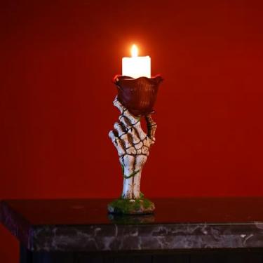 Imagem de Castiçal decorativo gótico de crânio rosa, suporte de castiçal cônico decorativo de Halloween, vermelho e verde