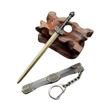 Imagem de Pingente De Chaveiro Em Metal Pequeno Modelo De Espada Antiga Com Lâmi