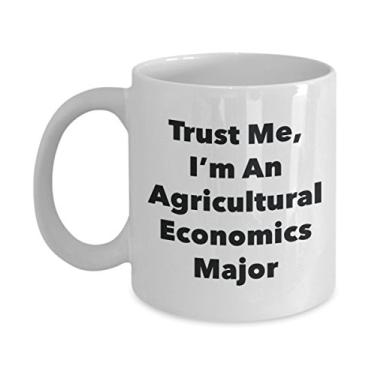 Imagem de Caneca Trust Me, I'm An Agricultural Economics Major - Caneca de café divertida - Lindas ideias de presentes de formatura para amigos e colegas de classe