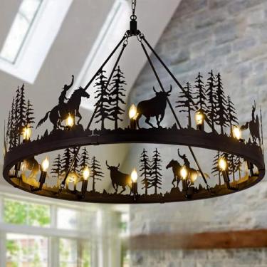 Imagem de Wellmet Lustre de roda de vagão rústico preto, luz de roda de vagão florestal de fazenda de 122 cm, luminárias pendentes de 12 luzes para sala de jantar, sala de estar, cozinha de ilha, hall de