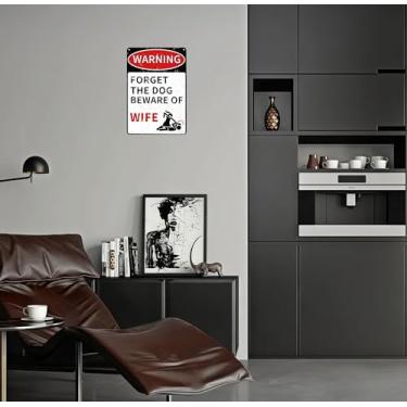 Imagem de Presentes masculinos vintage aviso cuidado com a esposa esqueça o cachorro placa de lata para homem caverna garagem quarto escritório bar decoração 8x12 polegadas (3147)