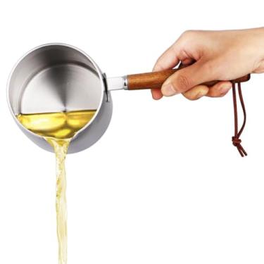 Imagem de Toyokar Panela para ferver com bico e escala, panela de aço inoxidável de 700 ml, panela de leite com cabo de madeira, cafeteira pequena, panela para aquecer manteiga, panela antiescaldante para
