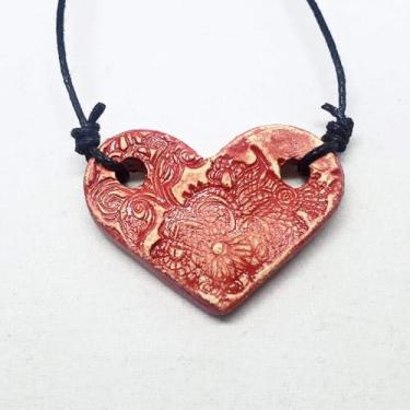 Imagem de Colar Difusor Pessoal em Cerâmica para Aromaterapia Coração (vermelho)