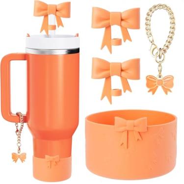 Imagem de Conjunto de acessórios para copos Stanley, 2 peças de tampas de palha com laço, 1 pingente de laço fofo e alça de coração e 1 bota de silicone para Stanley Copo de 30 e 1,134 g (laranja claro)