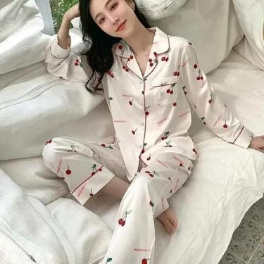Imagem de Conjunto De Pijama Feminino Verde De Manga Longa Com Renda E Seda Sint