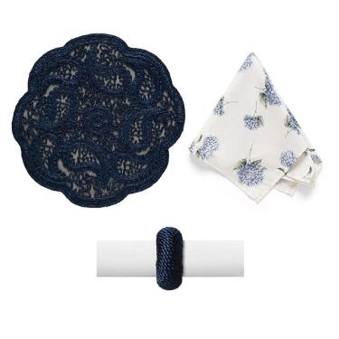 Imagem de Kit de Mesa Posta Paisley Hortências Tecido 4 Lugares com Jogo Americano Guardanapo e Anel Copa & Cia