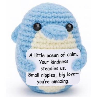 Imagem de Weming Mom Grandma Gift – Mini Crochet Dolphin Plush with Positive Card, Handmade 8–10cm, Cozy Shelf Desk Decor, Gentle Year-Round Keepsake