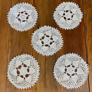 Imagem de Kit 5 Toalhinhas De Chá Barbante Fino 28cm Crochê Artesanal (Cru)