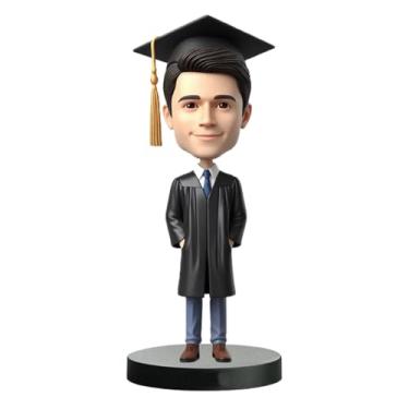 Imagem de Boina masculina de graduação em boné e vestido com as mãos nos bolsos, feita à mão personalizada a partir da sua foto, adição elegante a qualquer decoração de quarto, ótimo como presente de