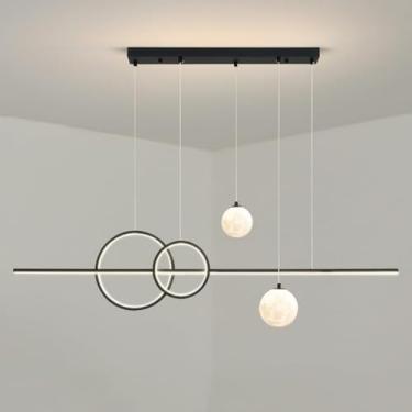 Imagem de Lustre Linear Pendente Luz Lustre Moderno com Bola Branca Leite Regulável LED Linear Lustre Long Strip Pendurado Luz de Teto para Sala de Jantar Sala de Estar Restaurante Bar, Escuro