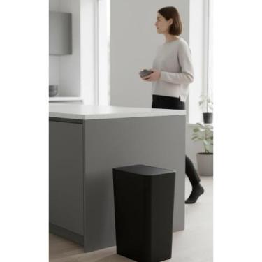 Imagem de Lixeira Cesto 8L Tampa Click Banheiro Cozinha Preto Compacta - Congrat