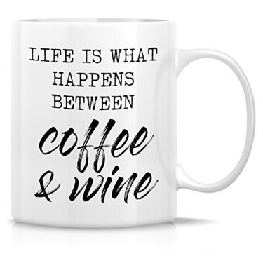 Imagem de Retreez Caneca engraçada - Life is What Happens Between Coffee & Wine 325 ml Canecas de café de cerâmica - Presentes de aniversário engraçados, sarcásticos, inspiradores para amigos, colegas de