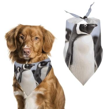 Imagem de Cachecol de poliéster triângulo com estampa de pinguins jovens com neve - Tamanho único (70 x 30 cm)