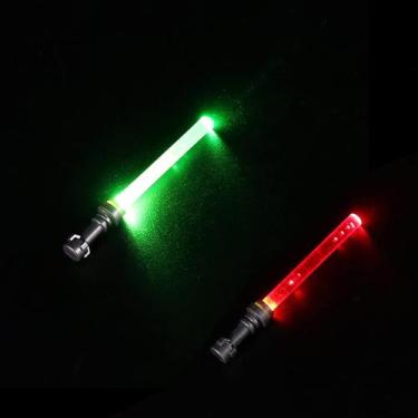Imagem de Lightsaber Lot BrickBling com alimentação USB nas cores vermelho e ver