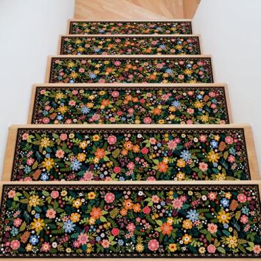Imagem de InIsaJace Escadas florais para degraus de madeira, pacote com 15 corredores de escada pretos antiderrapantes para ambientes internos 20 x 76 cm, tapetes laváveis com suporte de silicone para crianças
