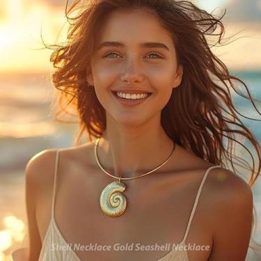 Imagem de Colar gargantilha em tom dourado com detalhes texturizados, joias para mulheres, pingente temático de praia, corrente leve, uso diário, ocasiões especiais, presentes de amizade para mulheres