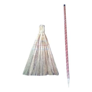 Imagem de Vassoura Caipira Palha Reforçada Cabo Encapado Pré Montada