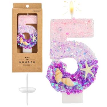 Imagem de PHD CAKE Número 5 velas roxas de aniversário na praia, celebração de festa