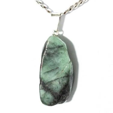 Imagem de Colar Esmeralda Chapinha Mineral Montagem Pino Prateado - CristaisdeCu