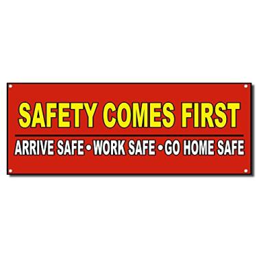 Imagem de Placa de vinil Safety Comes First Arrive Work Safe com ilhós 0,6 m x 1,2 m