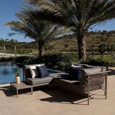 Imagem de Conjunto Jardim e Varanda 1 Chaise 1 Sofá 1 Puff 1 Mesa Lateral Refúgio Cabecasa Madeiramadeira Champanhe/Cinza Mesclado