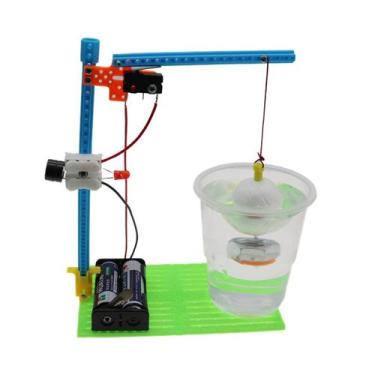 Imagem de Experimentos científicos STEM: telescópio de papel DIY, crianças com m