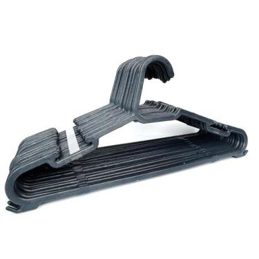 Imagem de Kit com 100 Cabides Adulto Kombate Preto Plástico Achatado - MarchePla