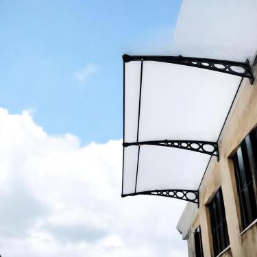 Imagem de Toldo Policarbonato 2,00x0,50m Cobertura para Portas e Janelas Imperial com Fita de Vedação Proteção Casa e Comércio com Filtros de Raios UV (MILK COM PRETO)