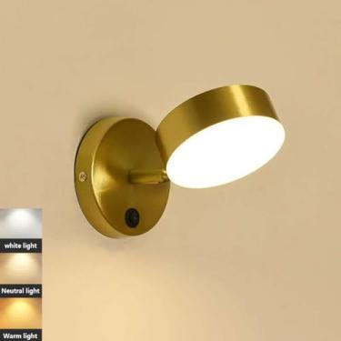 Imagem de Luminária de parede em formato de nuvem para quarto infantil, com interruptor e tomada embutidos. Feita de madeira com prateleira. Ideal para cabeceira de quarto infantil, ideal para meninas