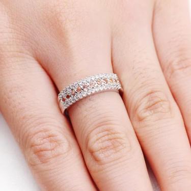 Imagem de Anel de meia eternidade empilhável com zircônia cúbica de fileiras, aliança de casamento minimalista para mulheres, design fino e elegante, perfeito para uso diário, anel de compromisso CZ prateado, 7