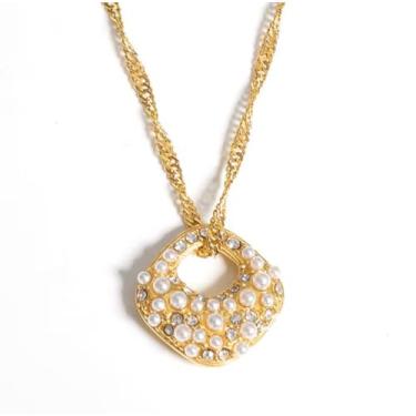 Imagem de Elegante colar com pingente de pérola e cristal crescente, banhado a ouro amarelo 18K sobre corrente de aço inoxidável com strass e detalhes de pérola, joia moderna para mulheres, comprimento de 40 cm