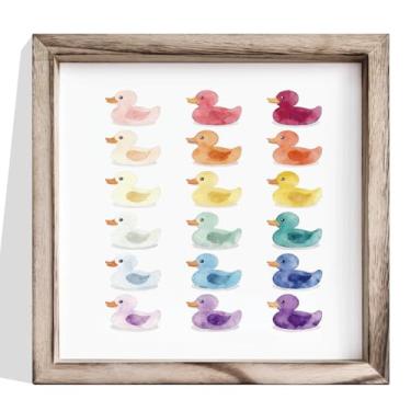 Imagem de Decoração de parede de banheiro, estampa colorida de pato de borracha, arte de fileira de pato arco-íris, quadro suspenso de madeira emoldurada para área de banheira ou lavanderia, decoração alegre de