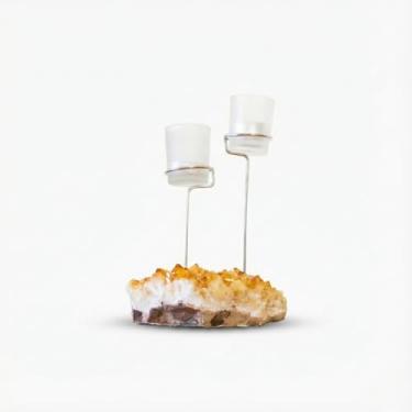 Imagem de Castiçal Duplo com Drusa de Citrino e Suporte em Vidro Fosco Branco 1,372 kg