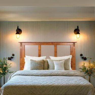 Imagem de Cabeceira De Cama Rústica Com Almofadas Ripadas - Imbuia Glazer Com Almofadas Amêndoa - Casal - 138 Cm