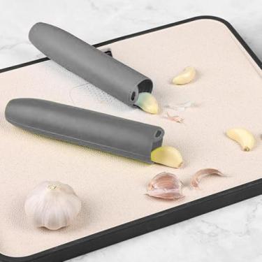 Imagem de Descascador de alho de silicone, 2 peças, rolo de alho cinza, design de vedação inferior, com furos para pendurar, fácil de operar e pode ser lavado na lava-louças.