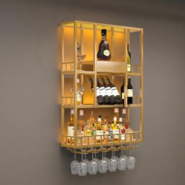 Imagem de Prateleira de exibição de garrafa de vinho de metal industrial - Suporte suspenso dourado para casa, cozinha, bar e restaurante - Armazenamento de parede elegante para garrafas de licor e vidro