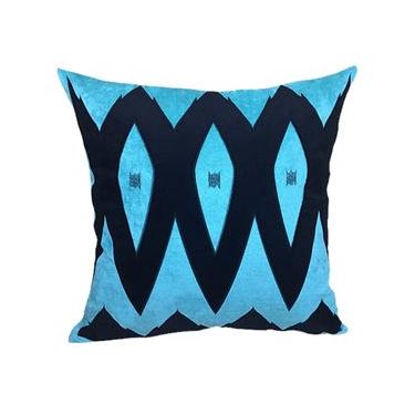 Imagem de Almofada De Veludo Tiffany Com Aplicação Preto 52Cm - Decortextil NA