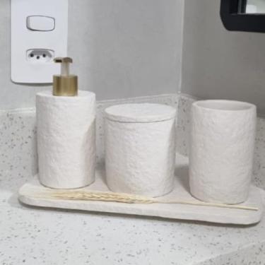 Imagem de Kit Banheiro Luxo em Concreto Texturizado Pedra – Bandeja Saboneteira Porta Escovas e Pote com Tampa Kit Lavabo Moderno e Elegante (Kit completo bico dourado,Natural)