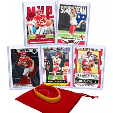 Imagem de Patrick Mahomes (5) Assorted Football Cards Gift Pack - Kansas City Chiefs Trading Card