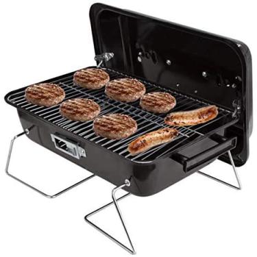 Imagem de Duke Grills Omaha Go Anywhere Grelha de carvão portátil com tampa – Mini grelha de mesa para acampamento, barco, porta traseira, churrasqueira – Design de aço resistente – Pernas dobráveis – 6 hambúrgueres, 4 cães